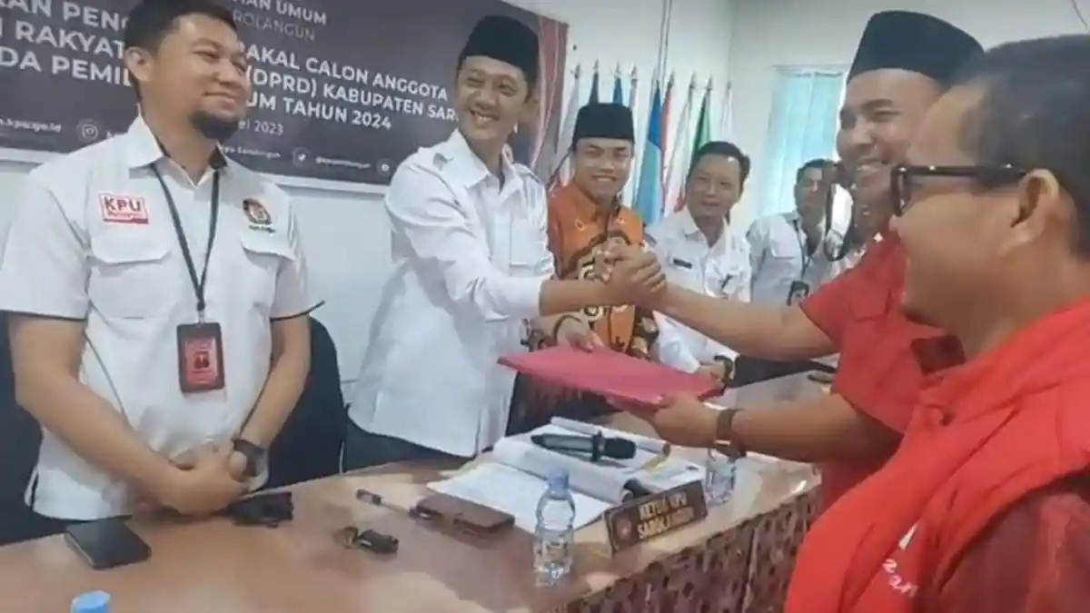 BREAKING NEWS - PDIP Sarolangun Jadi yang Pertama Daftar Bacaleg ke KPU