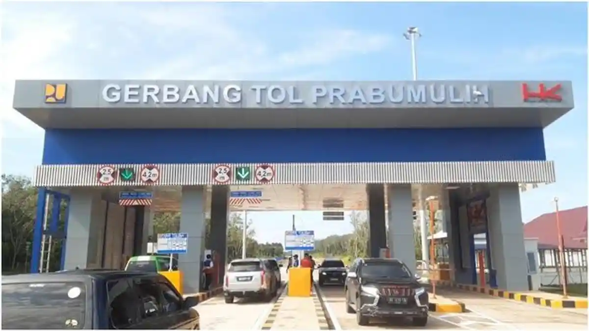 Hari Pertama Fungsional  Arus Mudik Jalan Tol Indraprabu, Antrean di Gerbang Tol Prabumulih