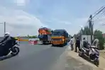 Kendaraan-besar-melintas-di-jembatan-Setro-jalan-raya-Duduksampeyan.jpg