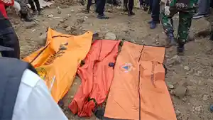 Proses-pencarian-dua-korban-longsor-di-tambang-pasir-kawasan-galian-CS.jpg