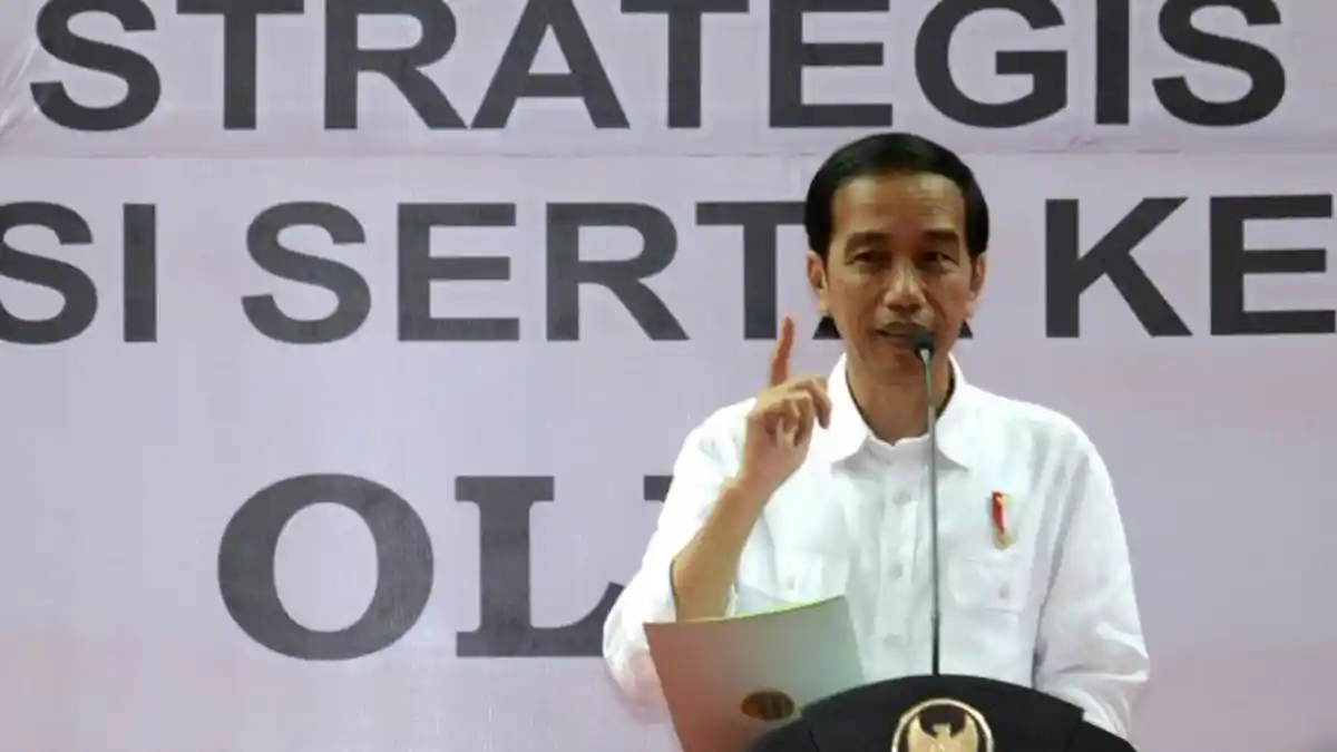 Ini yang Dikatakan Jokowi Ketika Bertemu Dosen Pembimbingnya yang Galak di UGM