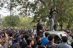 Aliansi-Rakyat-Aceh-menggelar-aksi-unjuk-rasa-di-depan-Kantor-Gubernur-Aceh-soal-pergub-jka.jpg