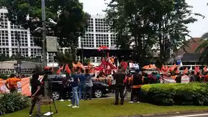 May-Day-di-Depan-Gedung-KPU.jpg