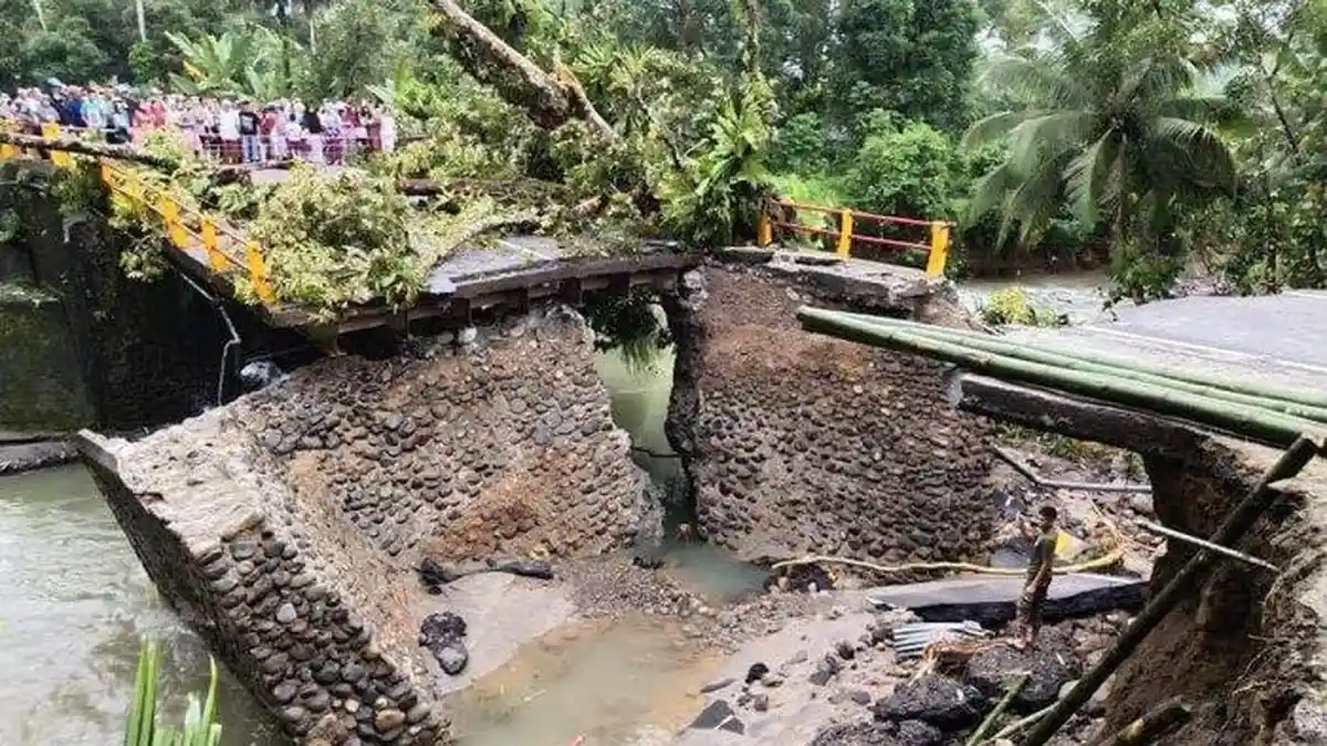 Fakta-fakta Ambruknya Jembatan Kalu Dekat Air Terjun Lembah Anai