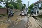 Warga-Depok-viralkan-jalan-rusak-berharap-dapat-perhatian-dari-pemerintah.jpg