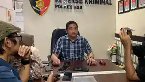 Kasat-Reskrim-Polres-HSS-Iptu-Felly-Manurung-beri-keterangan.jpg