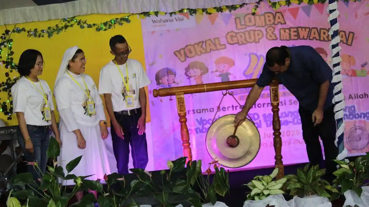 Rayakan 40 Tahun SLB Karya Murni Ruteng Gelar Pasar Murah Hingga  Pentas Seni