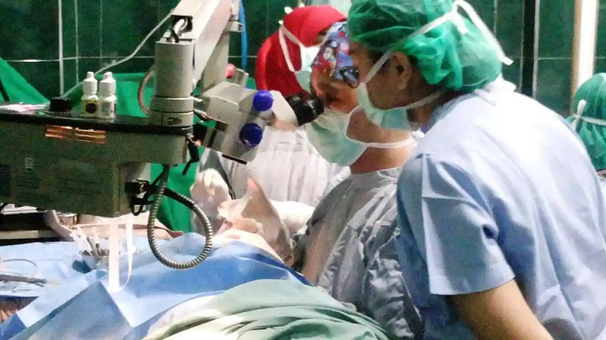 Jika Dibiarkan, Katarak Bisa Ganggu Penglihatan, Begini Cara Mencegahnya