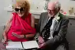 NIKAH TERTUA, KAKEK 90 Tahun Lamar Nenek 92 Tahun setelah Serangan Jantung