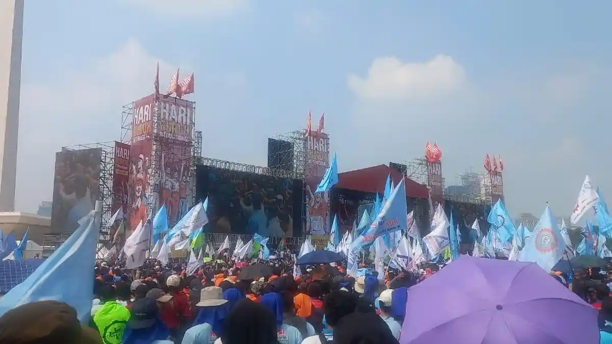 Aksi May Day Padati Monas, Lalu Lintas Medan Merdeka Selatan Macet