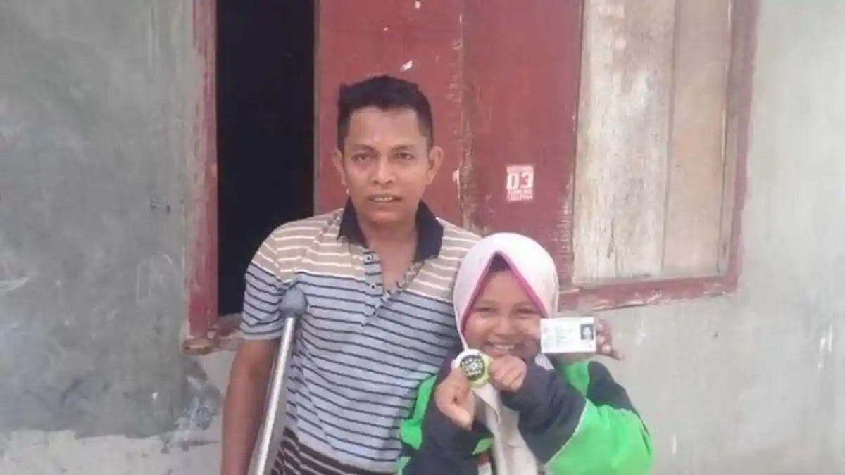 Bocah Kelas 3 SD Viral Setelah Gantikan Ayahnya yang Korban Tabrak Lari Jadi Driver Ojol