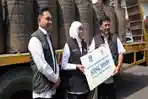 Pastikan Jalur Mudik Mulus, Pemprov Jatim Salurkan Ratusan Drum Aspal untuk Perbaikan Jalan Nganjuk