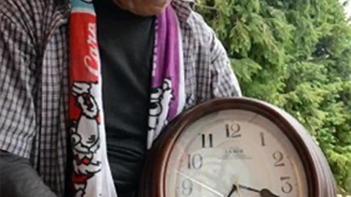 Jam Dinding Berhenti di Angka 03.37 Saat Pasutri Tewas Terkena Longsor