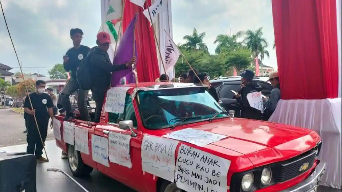 Aktivis dan Jurnalis di Jambi Gelar Aksi Kawal Putusan MK