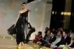 Fashion Show Koleksi Adjie Notonegoro