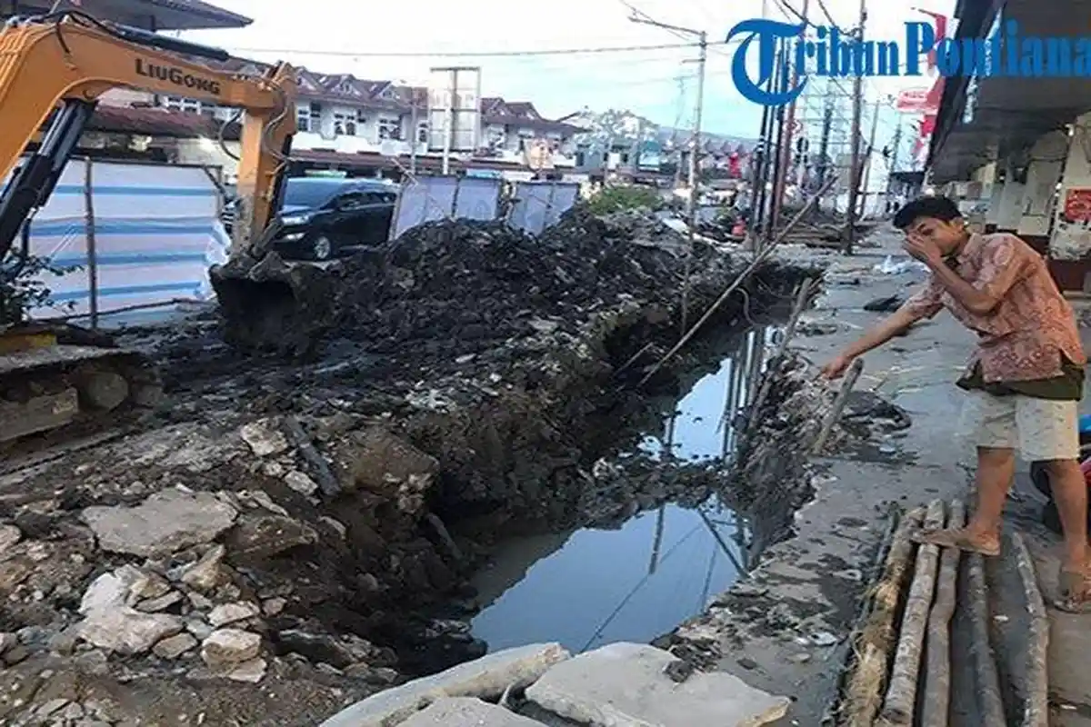 Kagetnya Kuli Proyek, Gali Pekerjaan Drainase di Pasar Temukan Peti Mati
