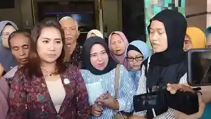 Kuasa-hukum-keluarga-korban-Putri-Maya-Rumanti-saat-memberikan-tanggapan.jpg