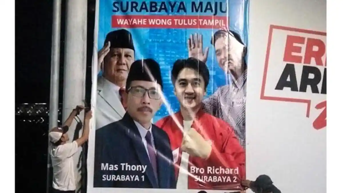 Pasang Banner di Banyak Titik, Relawan Prabowo Kenalkan Thony-Richard untuk Pilkada Surabaya 2024