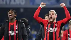 Rafael-Leao-kiri-dan-Theo-Hernandez-merayakan-kemenangan-1-0-AC-Milan.jpg