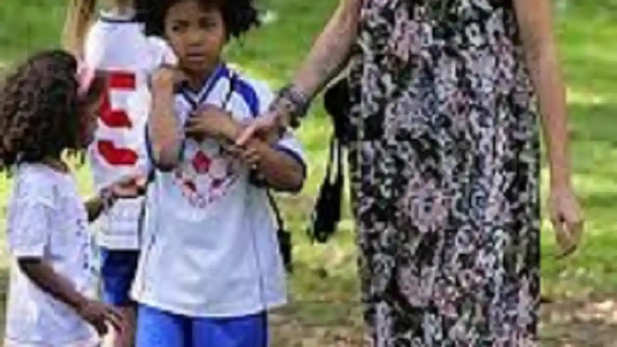 Heidi Klum Melatih EQ Anak Lewat Sepak Bola