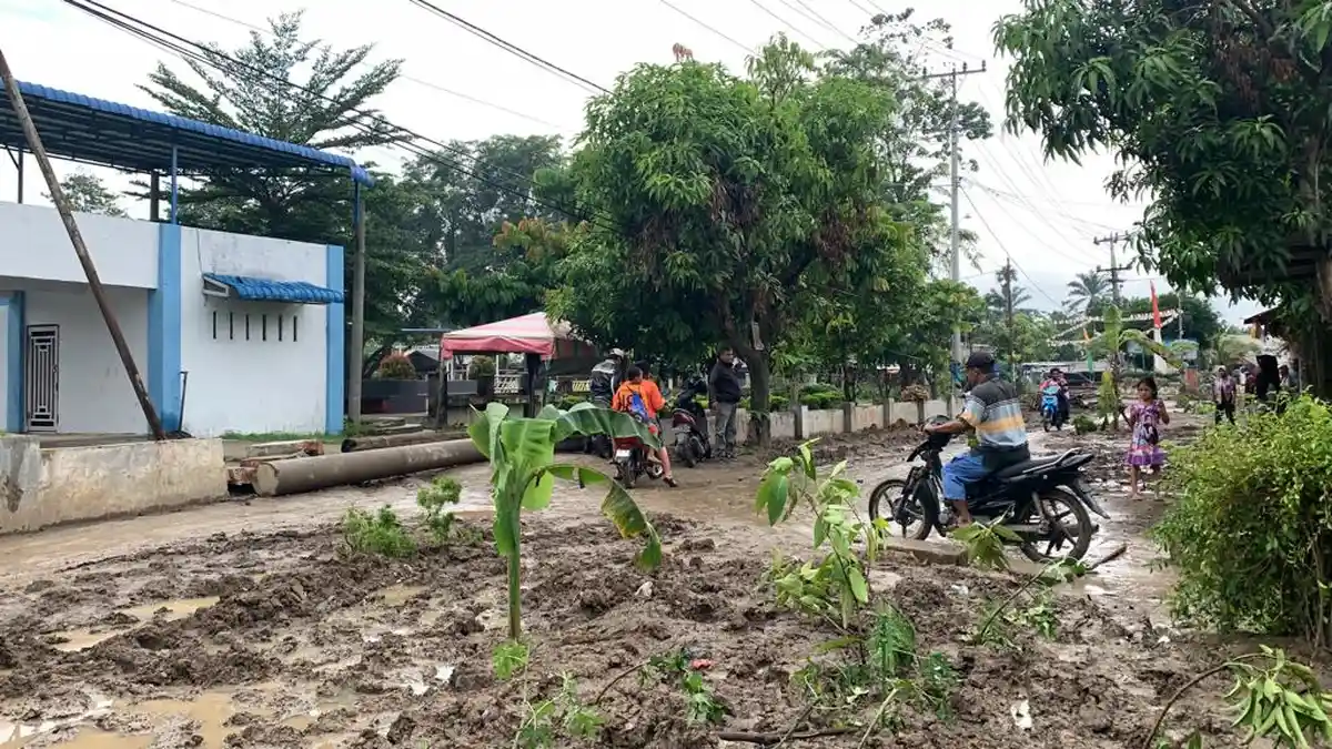 Warga Bilang PT Hutama Karya Kurang Ajar, Jalan Desa Sei Semayang Hancur Lebur Akibat Proyek Galian