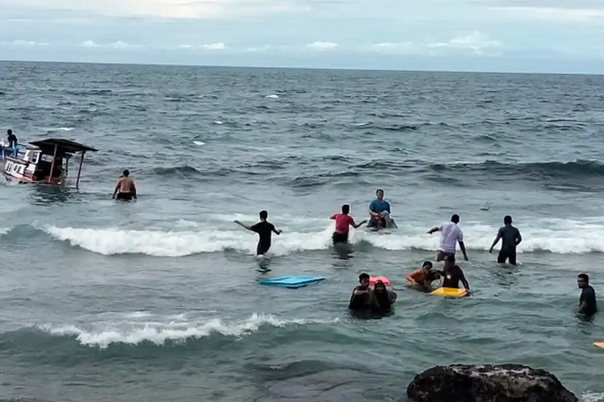 Boat Pancing Terbalik Usai Dipeusijuek, 22 Penumpang Berhasil Diselamatkan