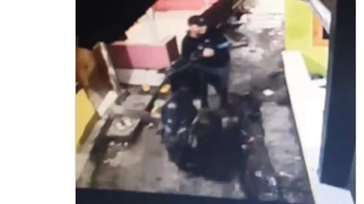 Komplotan Curanmor Curi Motor Dengan Cara Digotong di Desa Bojong Koneng Cikarang Barat