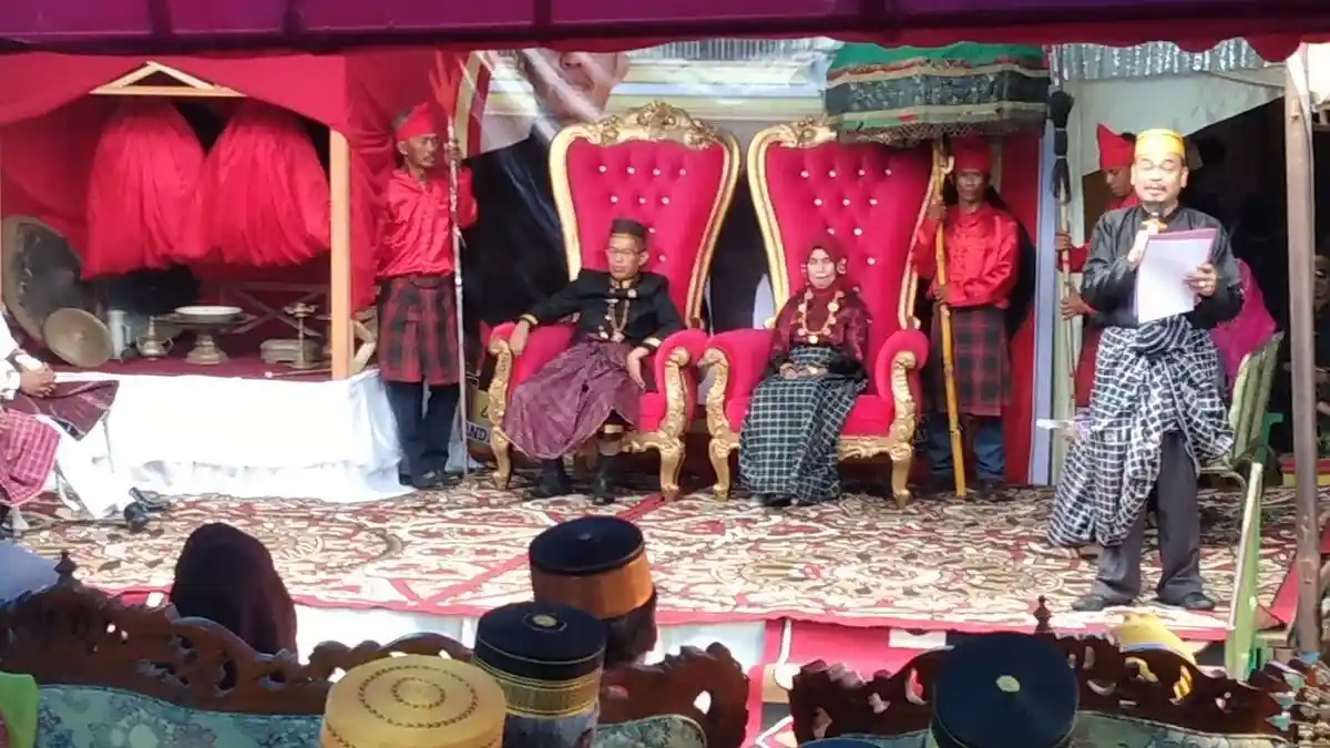 Andi Aprasing Lamattulada Dikukuhkan Sebagai Arajang Binuang XVIII