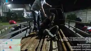 PNS-diduga-pencurian-rel-ka-di-jombang.jpg
