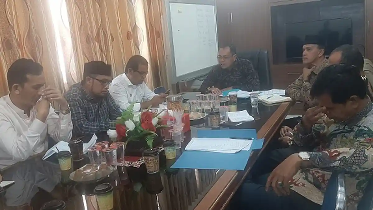 Disdik Pidie Laporkan 2.000 Guru Non-PNS ke DPRA, Rata-Rata Jadi Guru Kelas dan Sudah Lewat Umur