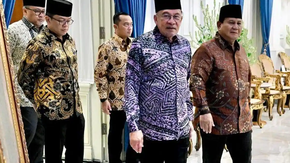 Kenakan Batik Lengan Panjang, Prabowo Terima Kunjungan PM Malaysia di Istana Merdeka