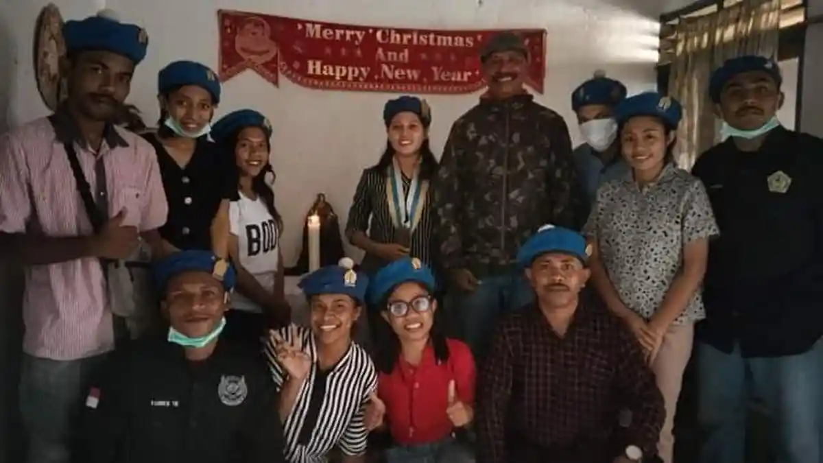 Mahasiswa API Reinha Rosari Kupang dan OMK Stasi Dirikan Pojok Baca di Pantai Baobolak Lembata