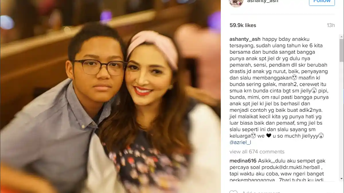 Pasang Tampang Begini Saat Foto Bareng Ibu Kandung, Azriel Hermansyah Disoroti Netizen