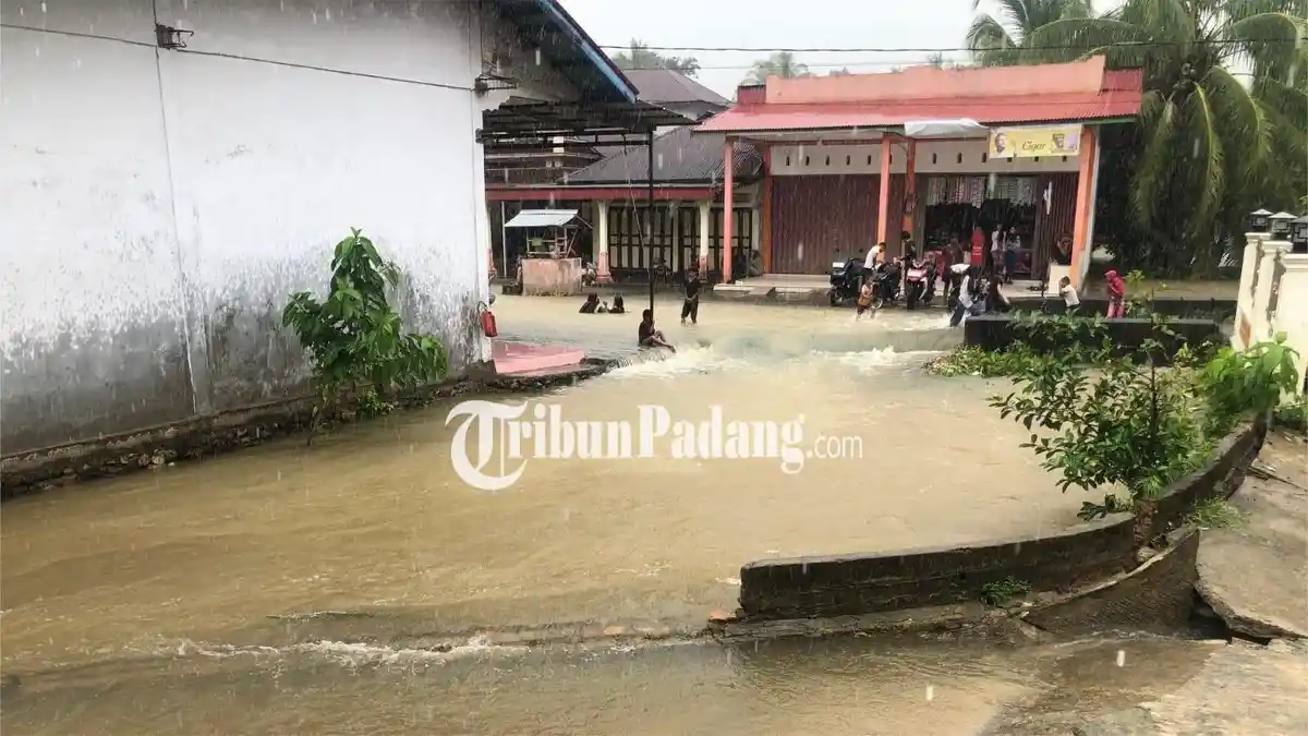 Air Tak Kunjung Surut, Warga Terdampak Banjir di Korong Kasai Padang Pariaman Butuh Bantuan Logistik