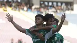 Hokky-dan-Ofosu-Ayeh-Bawa-PSS-Sleman-Unggul-2-0-Atas-Arema-FC-di-Babak-Pertama.jpg