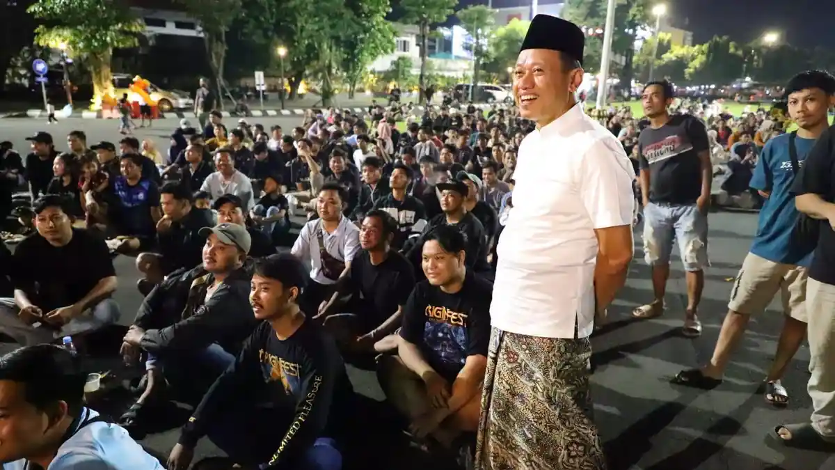 Sam'ani Ajak Suporter Bersihkan Pendopo Seusai Nonton Bareng Persiku VS Persela