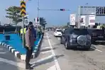 Lalu-lintas-di-Exit-Tol-Madiun-dan-jalan-arteri-lancar-ilustrasi-jalan.jpg