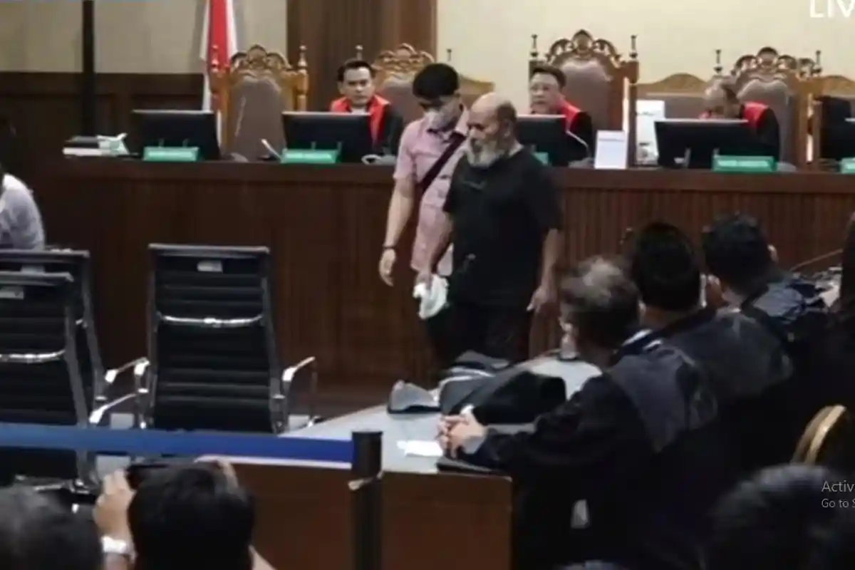 Lukas Enembe Tidak Kuat Duduk