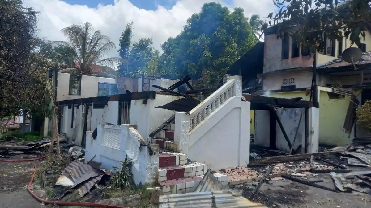 Rumah Semi Permanen yang Terbakar di Kaasar Minut Sulawesi Utara Milik Perwira Tinggi Polisi