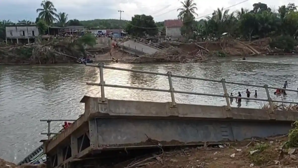Pemkab Bangun Jembatan Bailey Setelah Jembatan di Sukamenang Muratara Hancur Dihantam Banjir Bandang