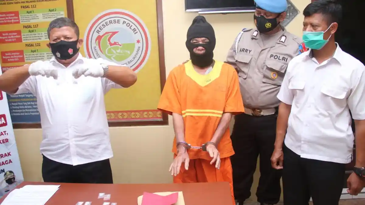 Pria Paruh Baya di Balikpapan Dibekuk, Polisi Temukan 13 Paket Sabu