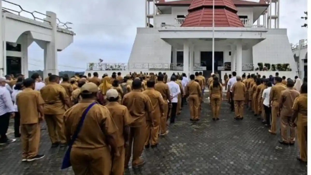 Bupati Sarmi Ingatkan ASN Tidak Saling Menjatuhkan