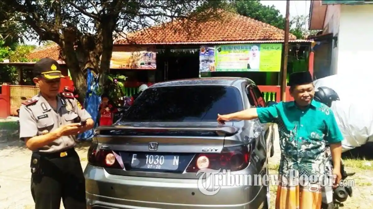 Mengira Bom, Pedagang Sate Terkejut Isi Tas Ternyata Bayi