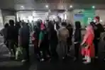 Abaikan Prokes, Warga Padati Pasar Tanah Abang untuk Berbelanja