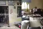 Oknum-pegawai-karaoke-di-Ds-Handil-Negara-Tala-Kalsel.jpg