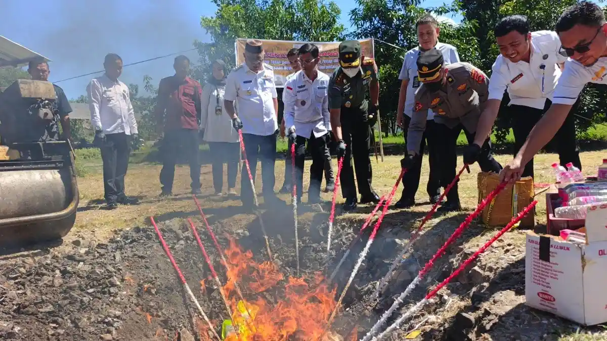 Kosmetik Bermerkuri, Miras, Hingga Uang Palsu Dimusnahkan Kejari Kabupaten Gorontalo