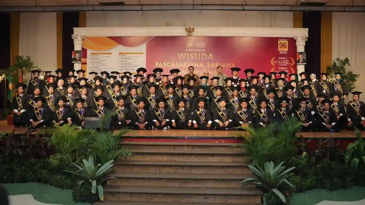 78 Mahasiswa Amikom Yogyakarta Penerima Program Sleman Pintar Diwisuda 