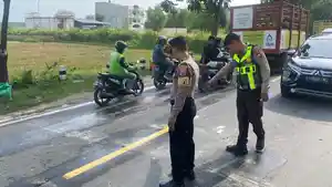 Lokasi-tabrakan-antara-sepeda-motor-dan-truk-terjadi-di-Jalan-Raya-Desa-Taddan.jpg