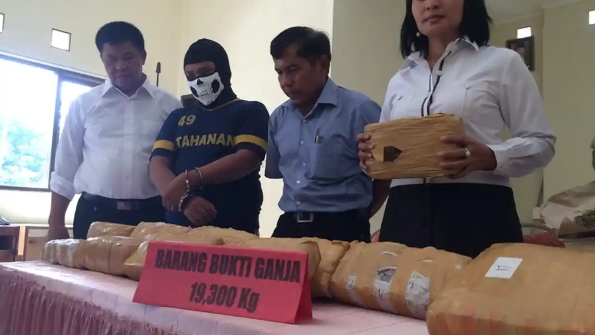 Ganja 19 Kg Disita dari Rumah Tukang Parkir di Depok