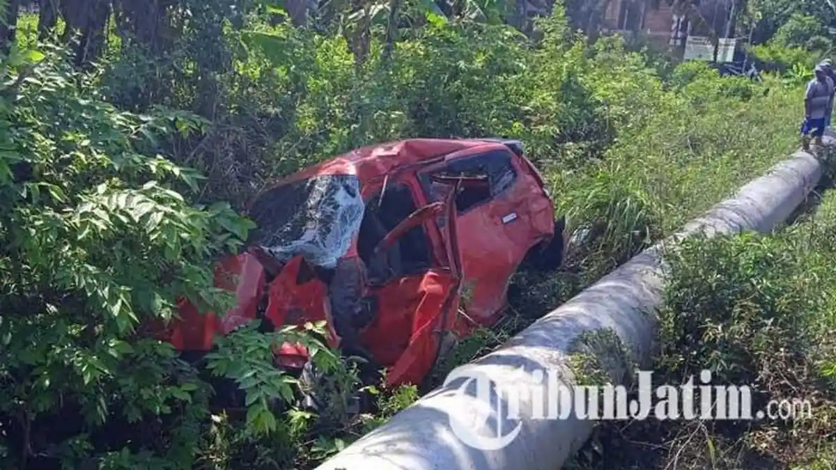 Tak Dengar Teriakan Warga, Mobil Alya Merah Kena Seruduk Kereta Api, Akhirnya Begini Kondisi Korban